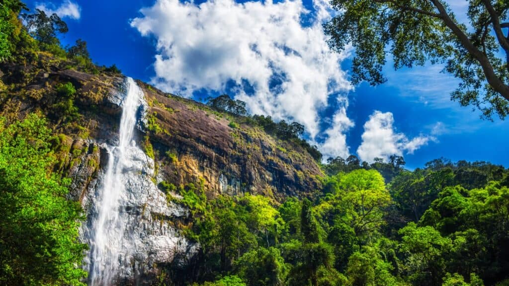 Waterfalls at Diyaluma, Sri Lanka